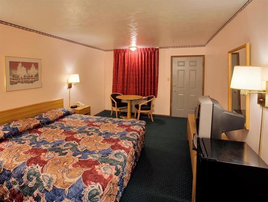 Americas Best Value Inn Ullin Mounds Bagian luar foto